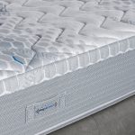Magniflex MagniStretch Plus 13-Inch Luxury Mattress – Revolutionary Spinal Decompression Technology with Breathable Temperature-Regulating Cover and Medium-Support Italian Memory Foam - Floor Model - Image 9